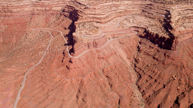 enge Haarnadelkurven und Steile Hänge