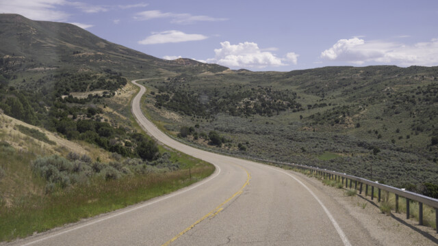 Strasse um den Stausee